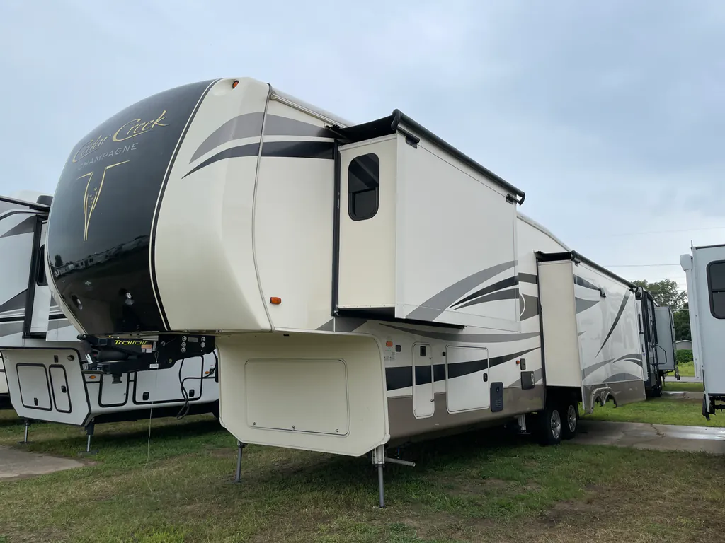2018 Forest River Cedar Creek Champagne Edition 38EL, Photos photo 7