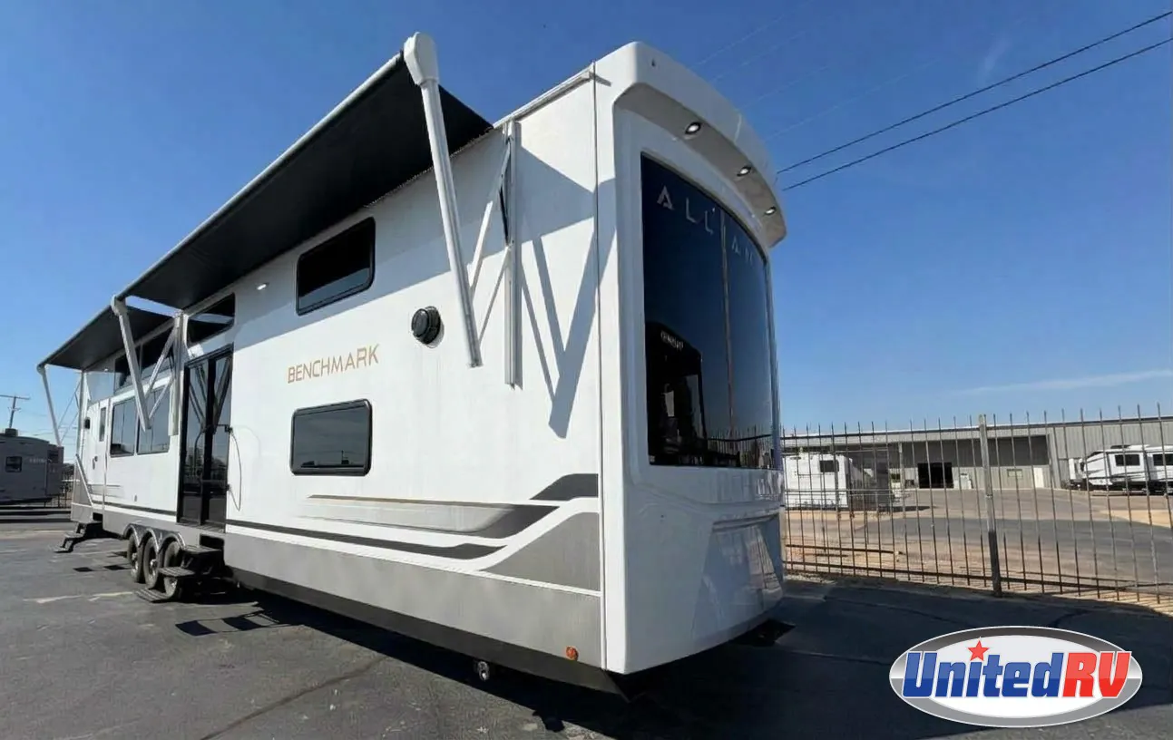 2025 Alliance RV Benchmark 44LFT - Photo 2