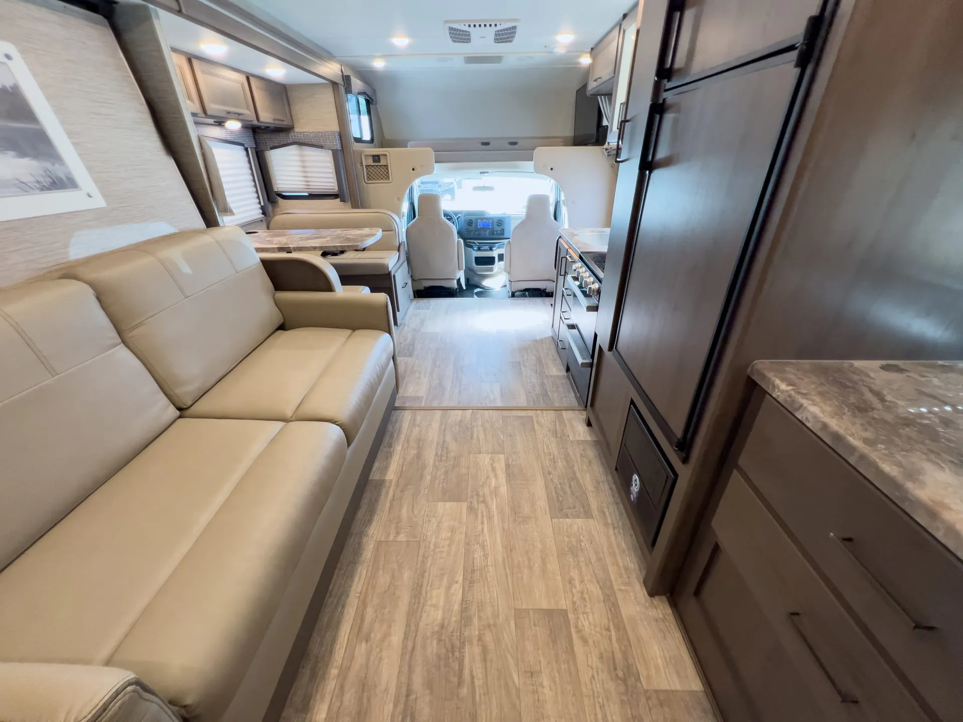 2023 Thor Motor Coach Chateau 25M - Photo 4