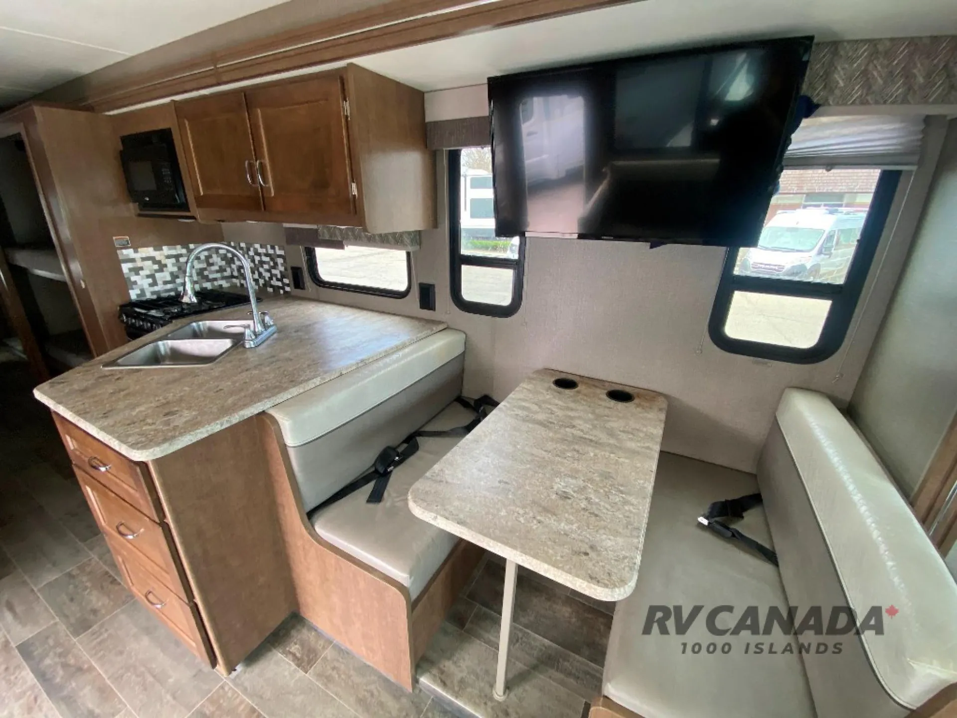 2019 Winnebago Intent 31P - Photo 4