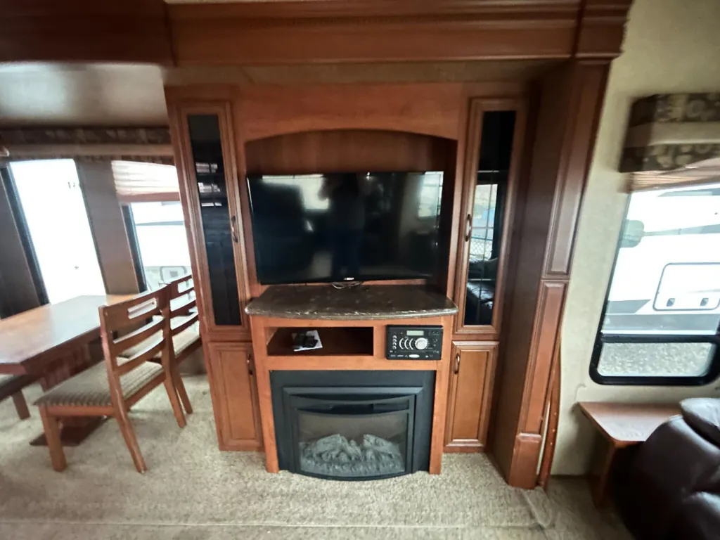 2014 Forest River Sandpiper 356RL, Photos photo 12