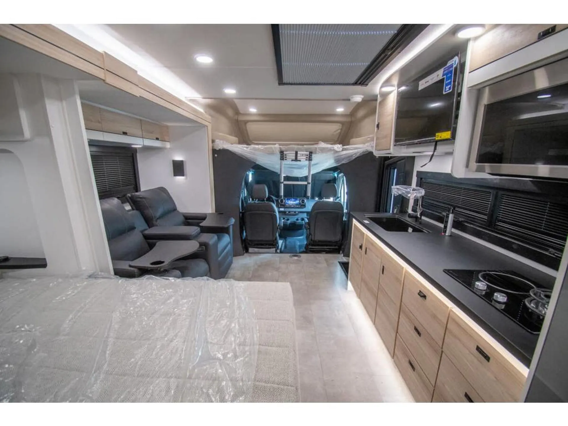 2026 Entegra Coach Qwest 25R - Photo 3