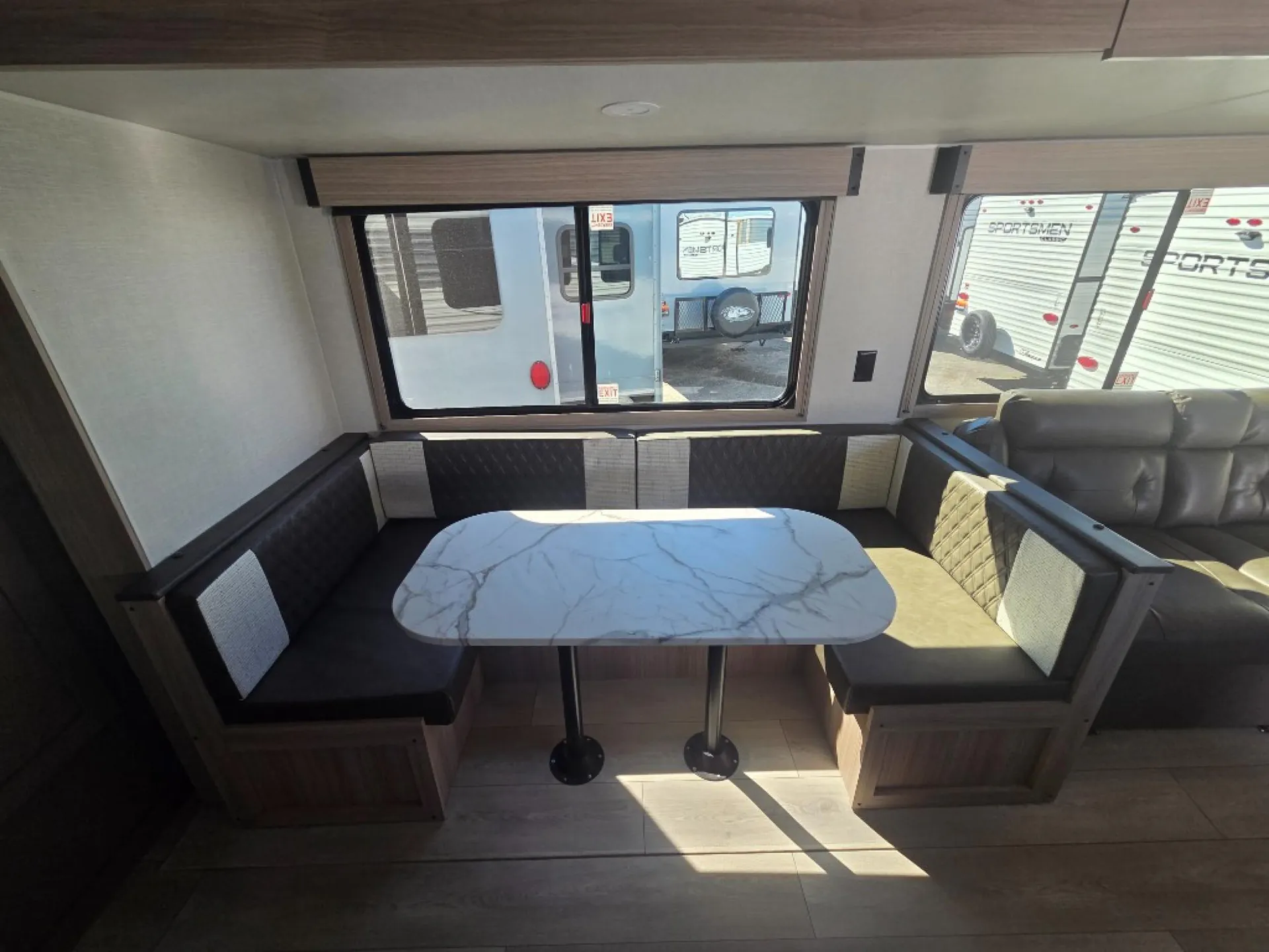 2027 K-Z Sportsmen SE 333BHKSE - Photo 3