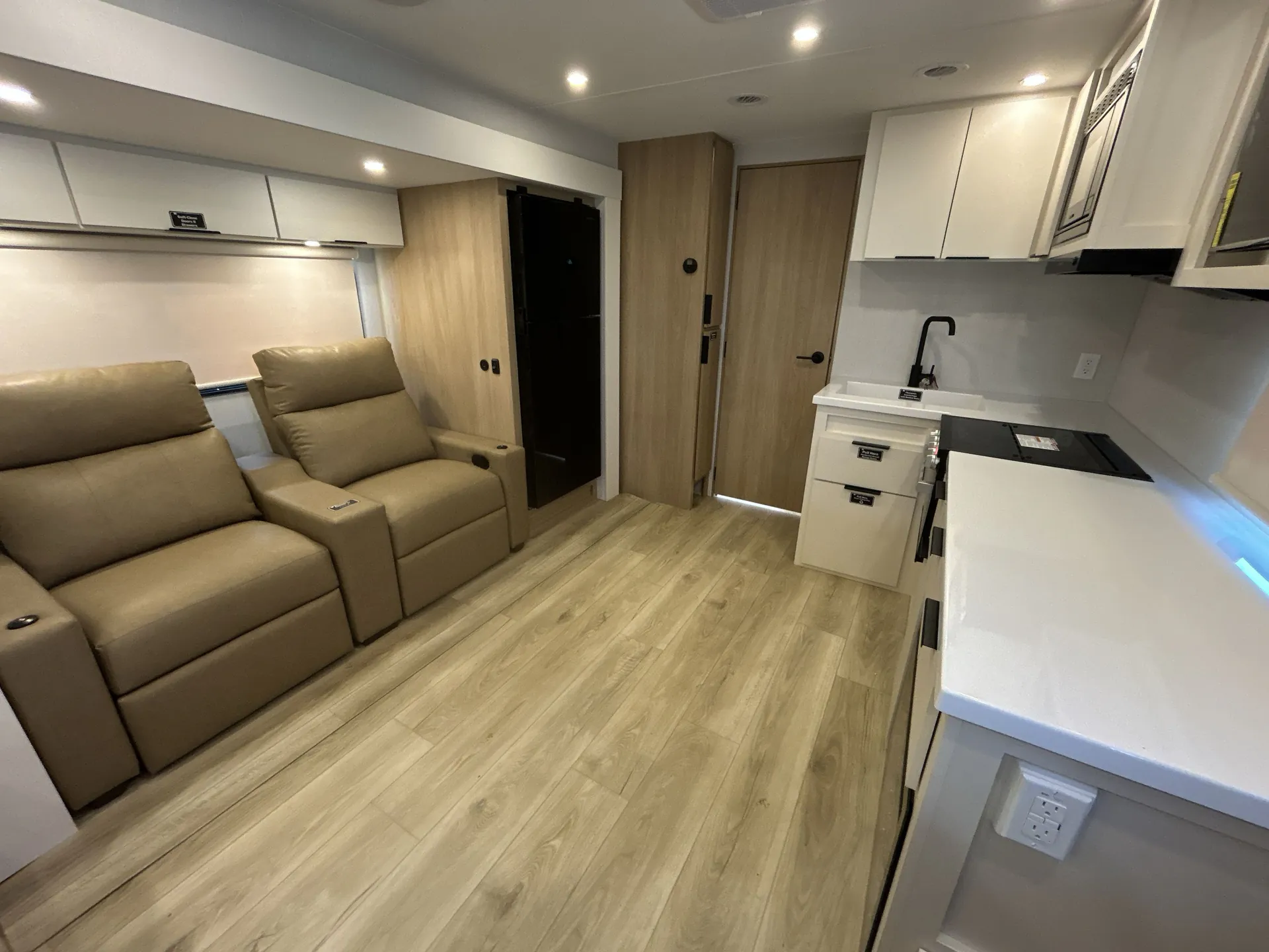 2026 Winnebago Thrive 25RLS — living area main