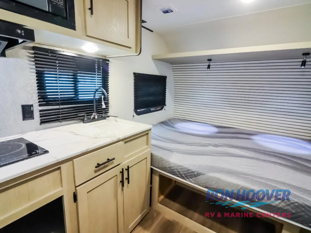 2026 Shasta Compact 17LB, Photos photo 13