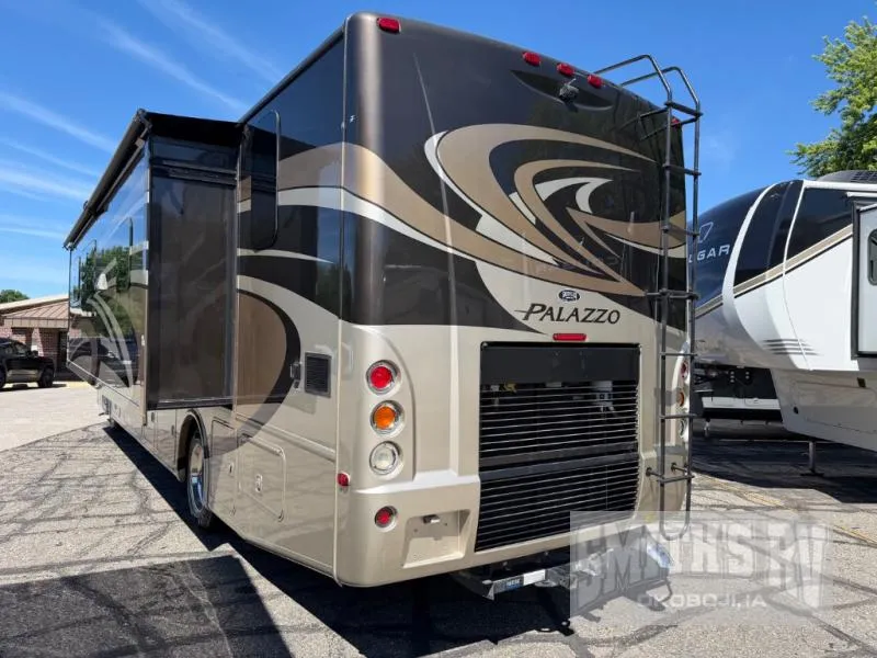 2015 Thor Motor Coach Palazzo Used    36.1 - Photo 4
