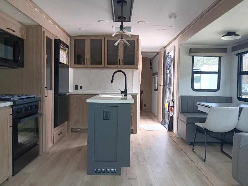 2026 Forest River Rockwood Signature 8337RL - Photo 4