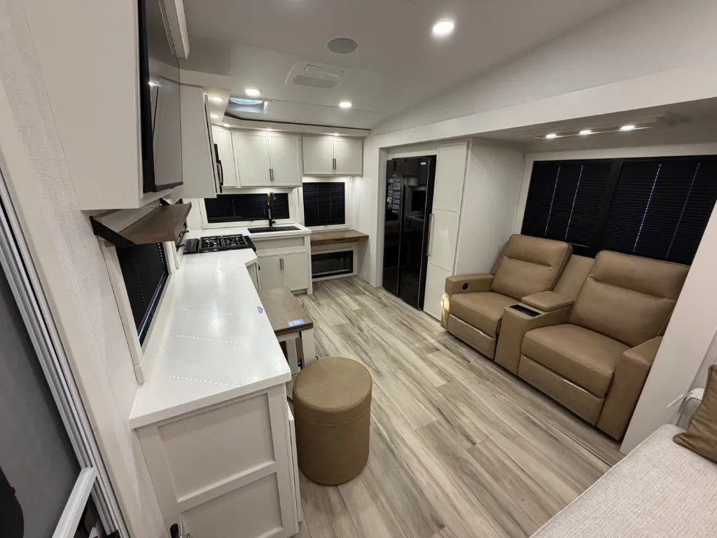 2027 Brinkley Model Z 2680, Photos photo 19