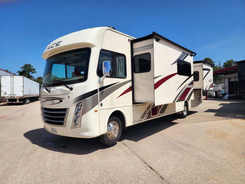 2020 Thor Motor Coach A.C.E 33.1 - Photo 2