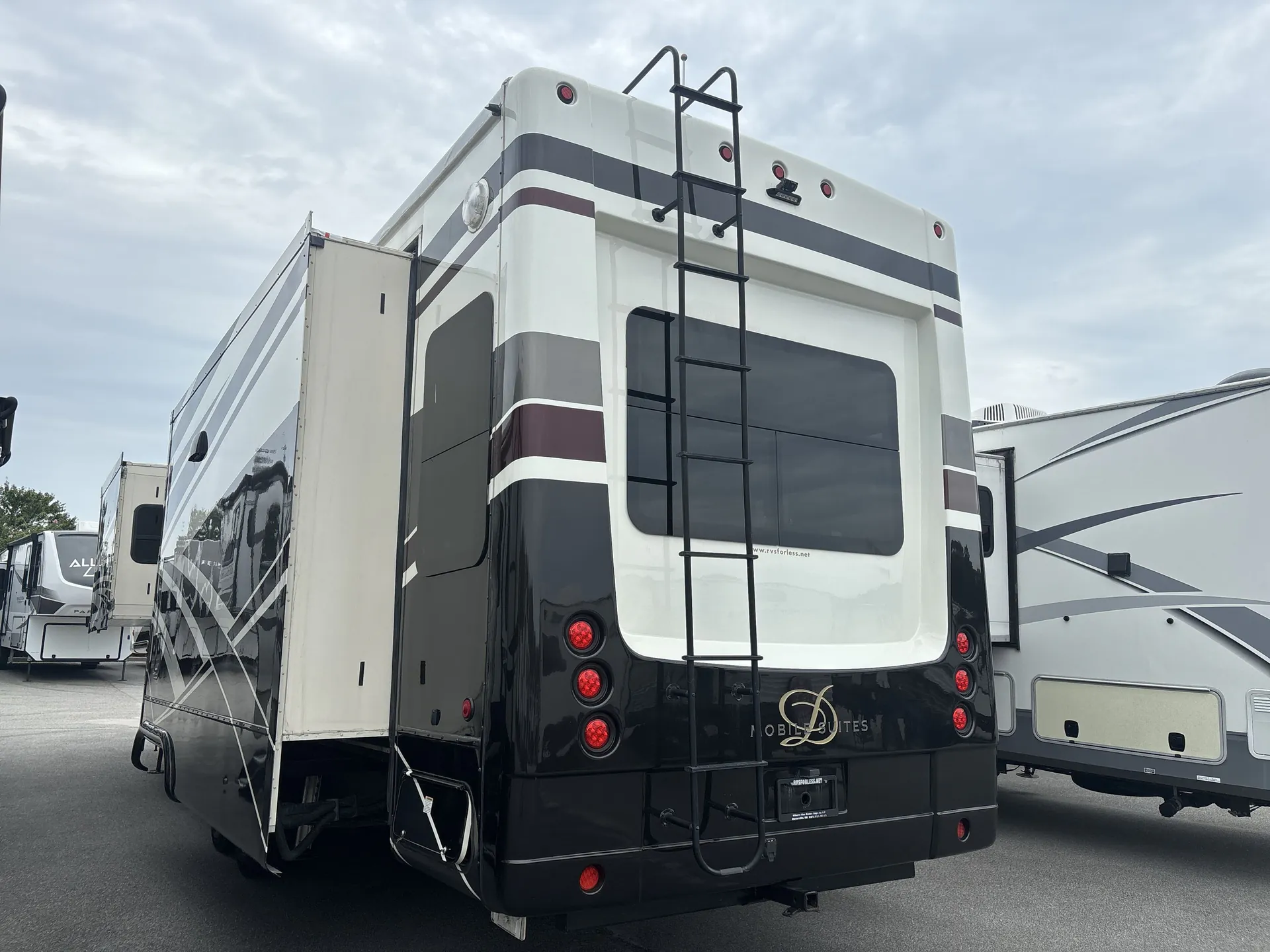 2019 DRV Mobile Suites 39DBRS3 — living area main