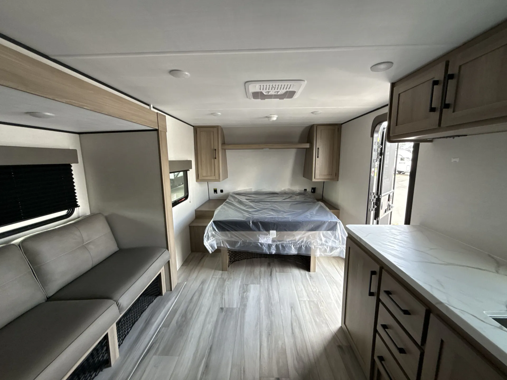 2025 Keystone Coleman Light 18RX — living area main