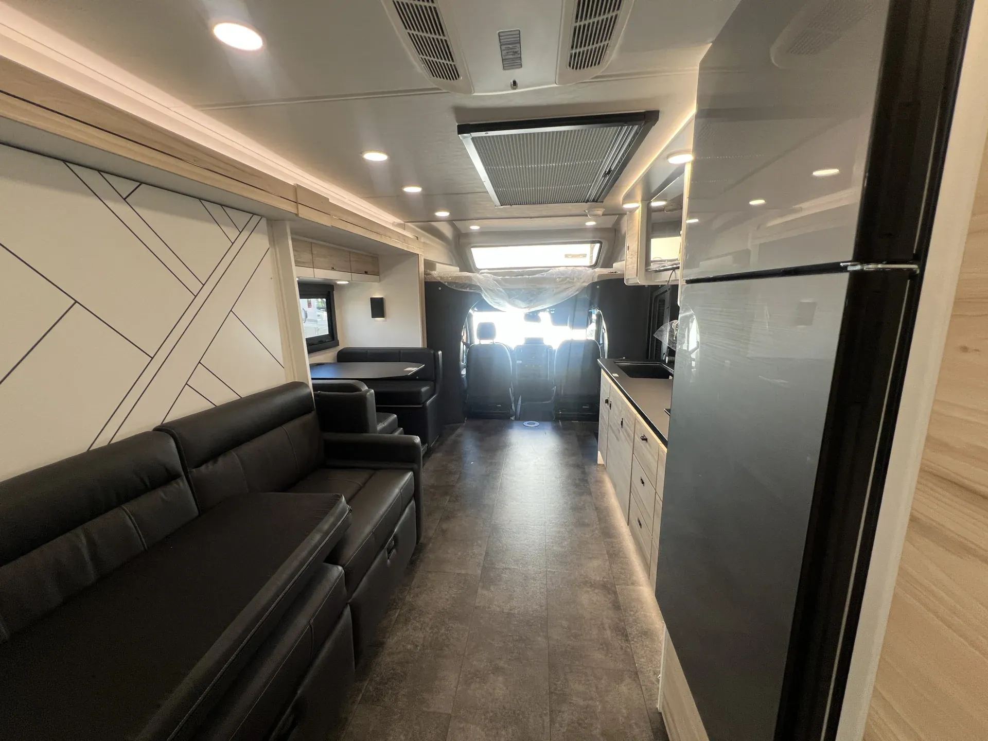 2027 Jayco Melbourne Prestige 25RP - Photo 4