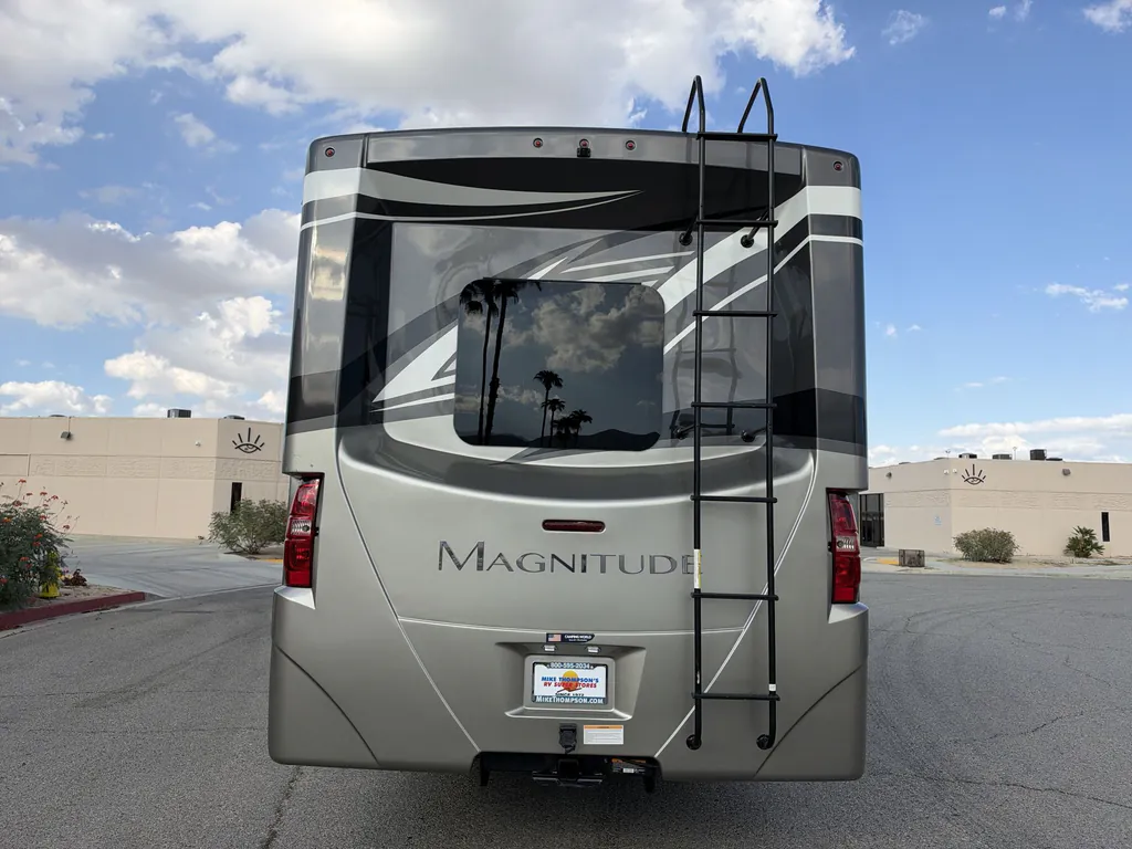 2023 Thor Motor Coach Magnitude RS36, Photos photo 6