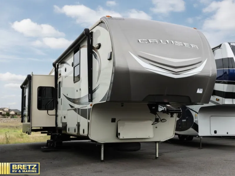 2016 CrossRoads Cruiser CF322RL - Photo 2