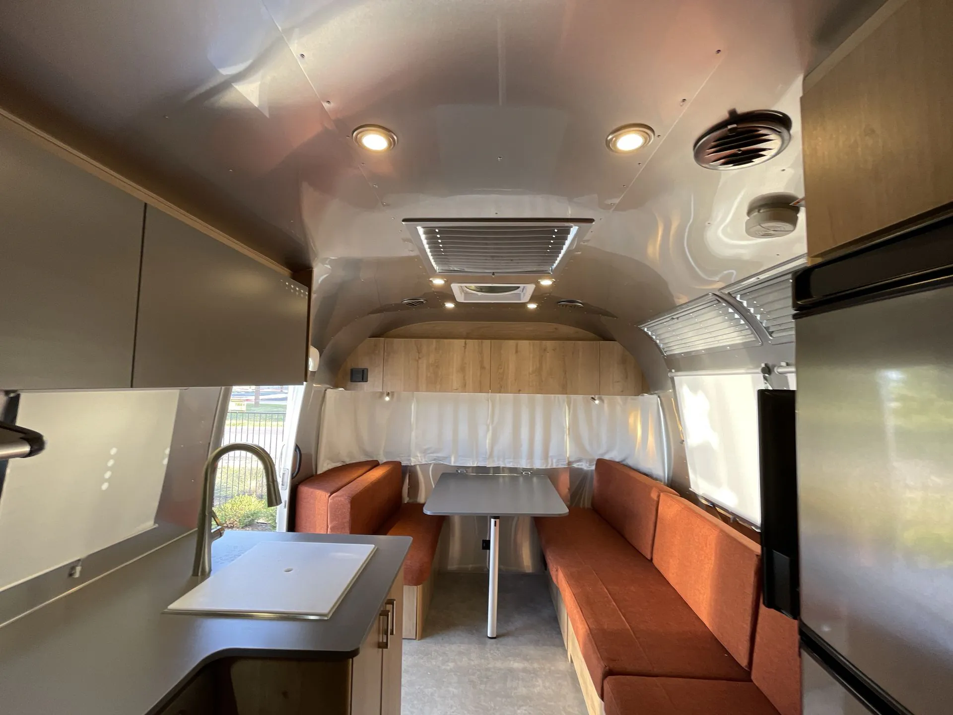 2024 Airstream Trade Wind 25FB - Photo 4