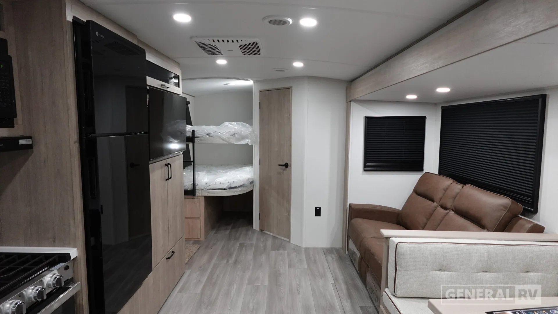 2026 Grand Design Imagine 2800BH - Photo 3
