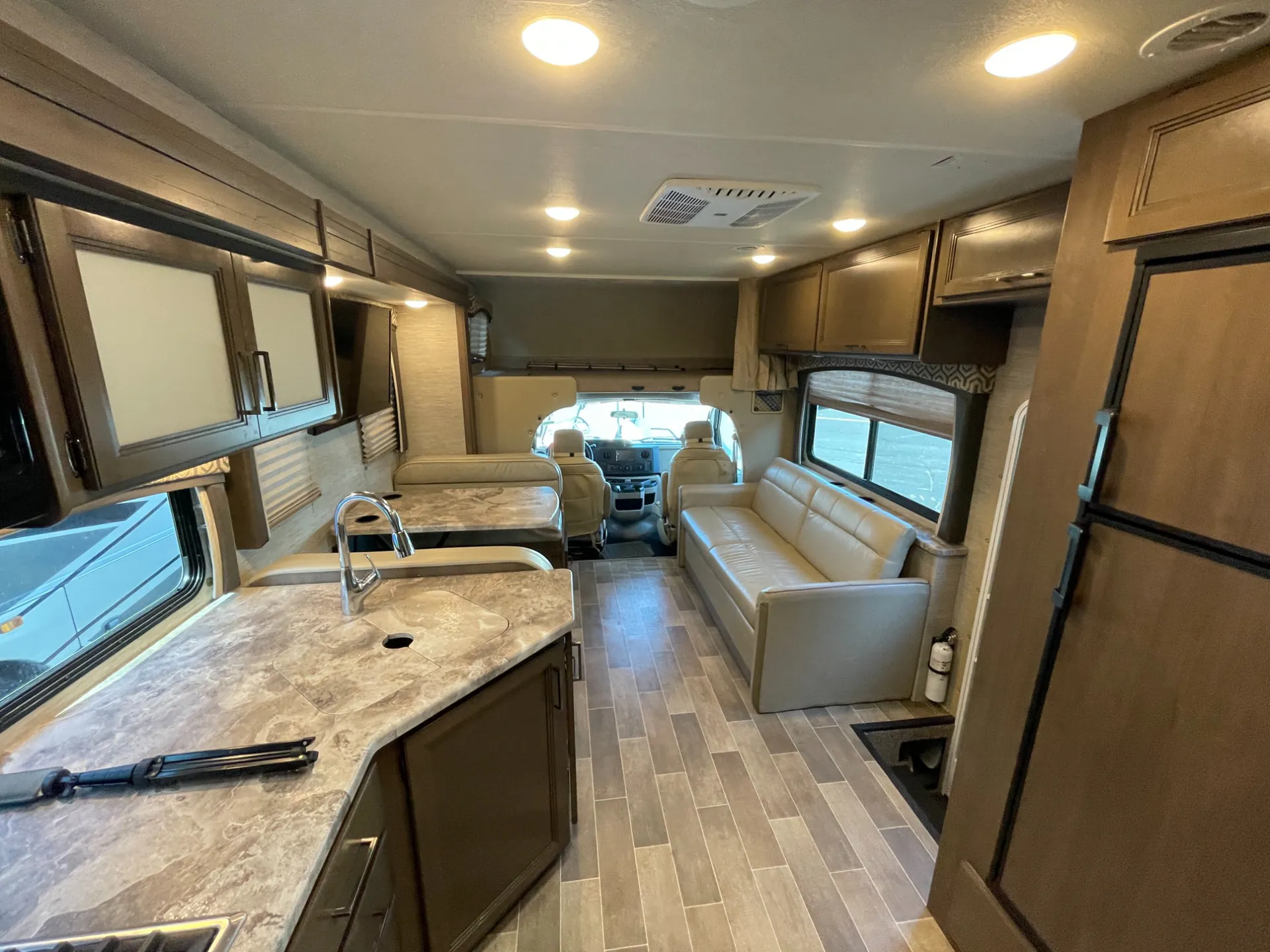 2021 Thor Motor Coach Chateau 31WV - Photo 3
