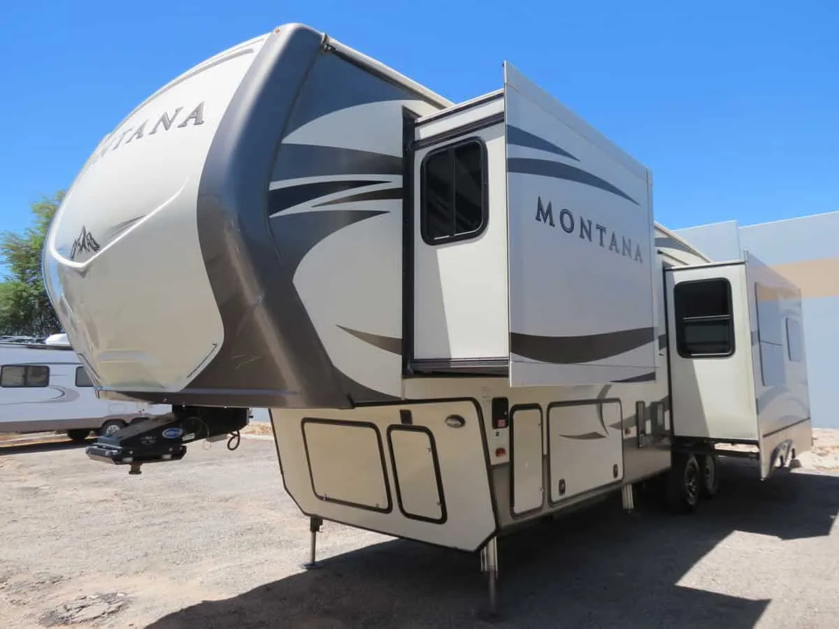 2017 Keystone Montana 3160RL - Photo 3