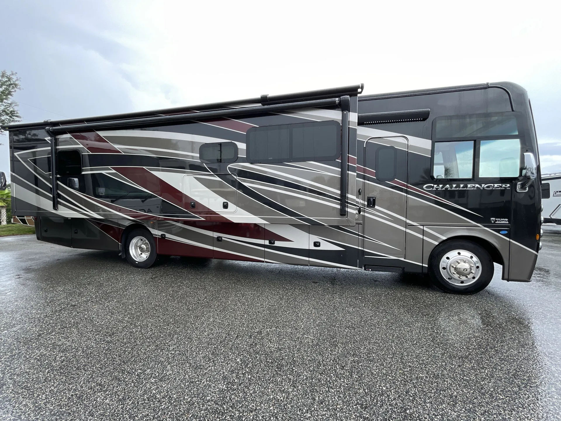 2023 Thor Motor Coach Challenger 35MQ — living area main