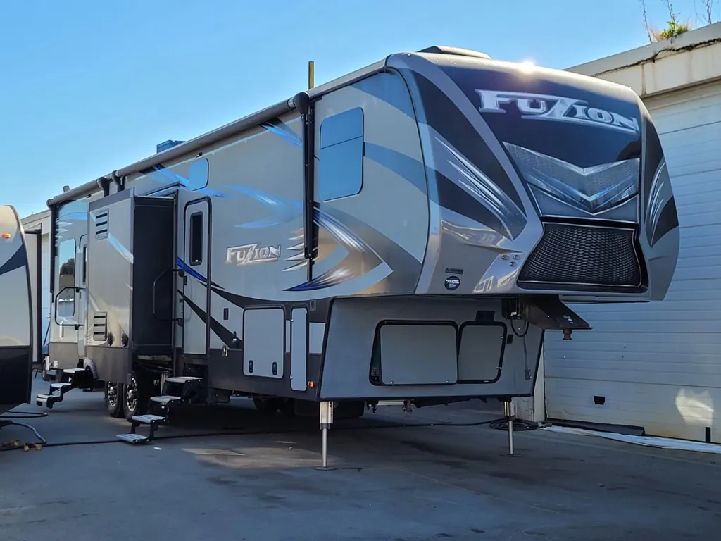 2017 Keystone Fuzion 384 — Photo 1