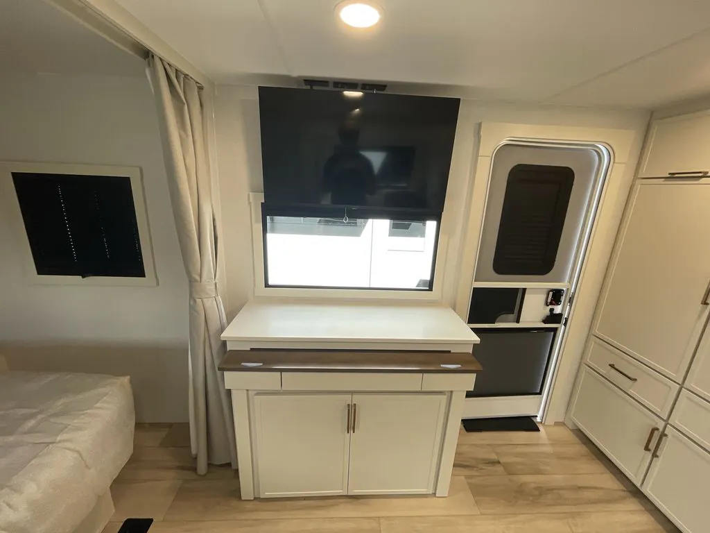2026 Brinkley Model Ix 23X, Photos photo 9