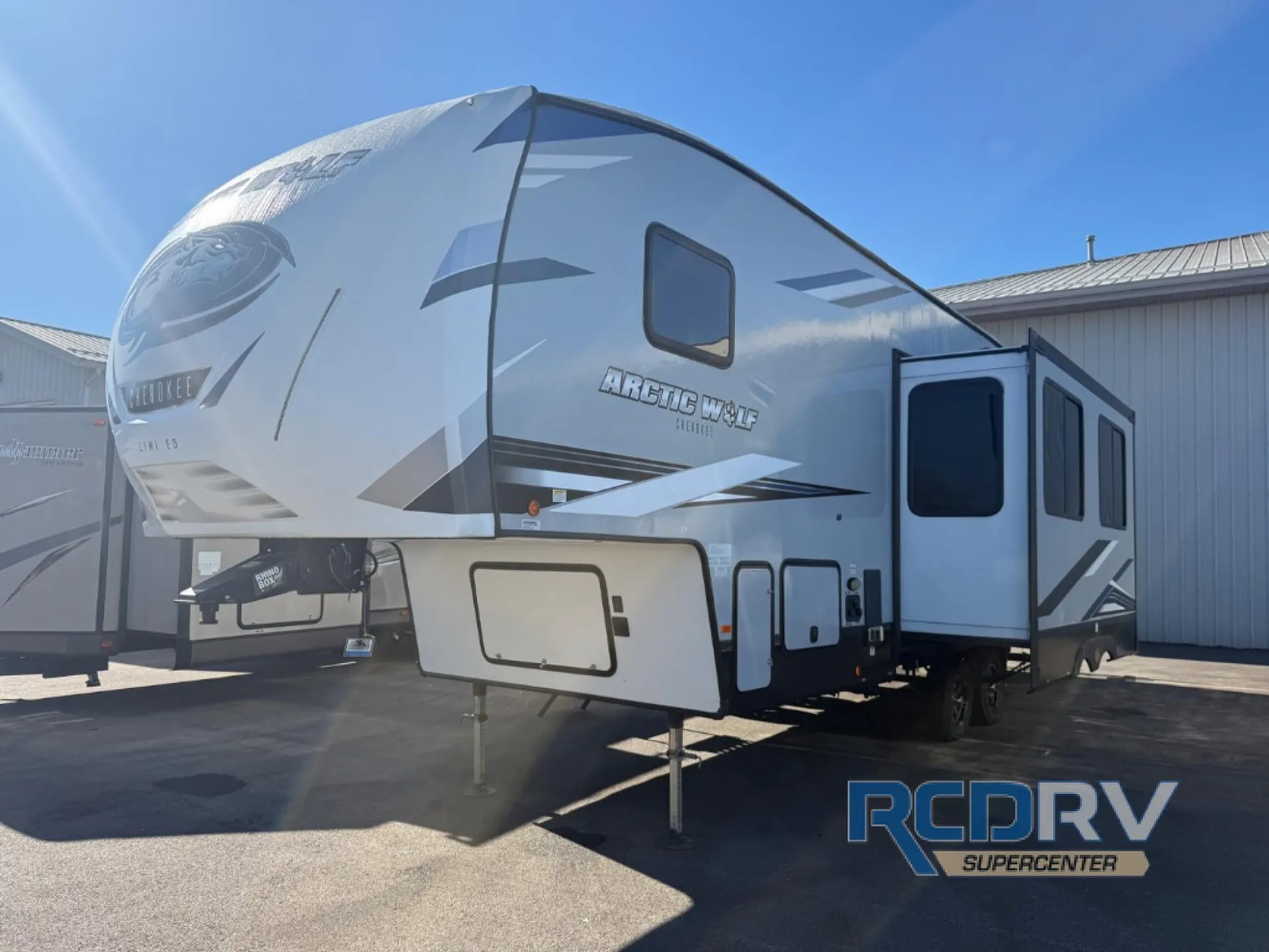 2022 Forest River Cherokee Arctic Wolf 287BH - Photo 3