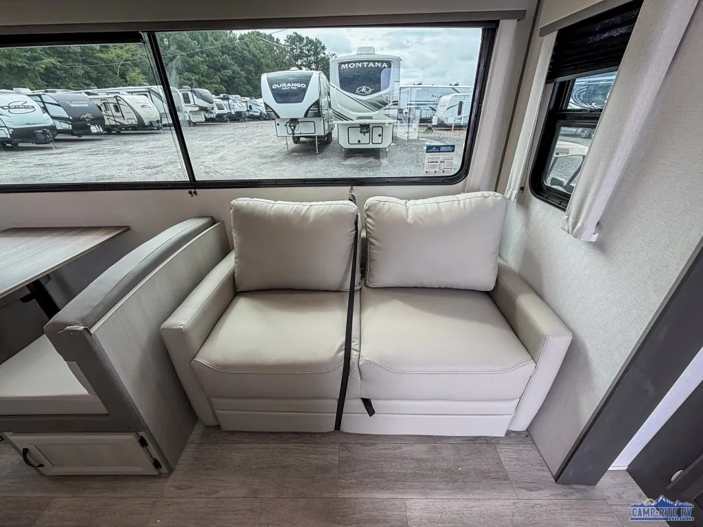 2027 Coachmen Catalina Legacy Edition 333DBDSCK, Photos photo 10