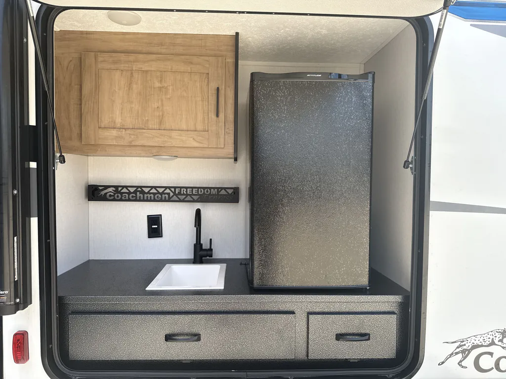 2025 Coachmen Freedom Express Ultra Lite 258BHS, Photos photo 27