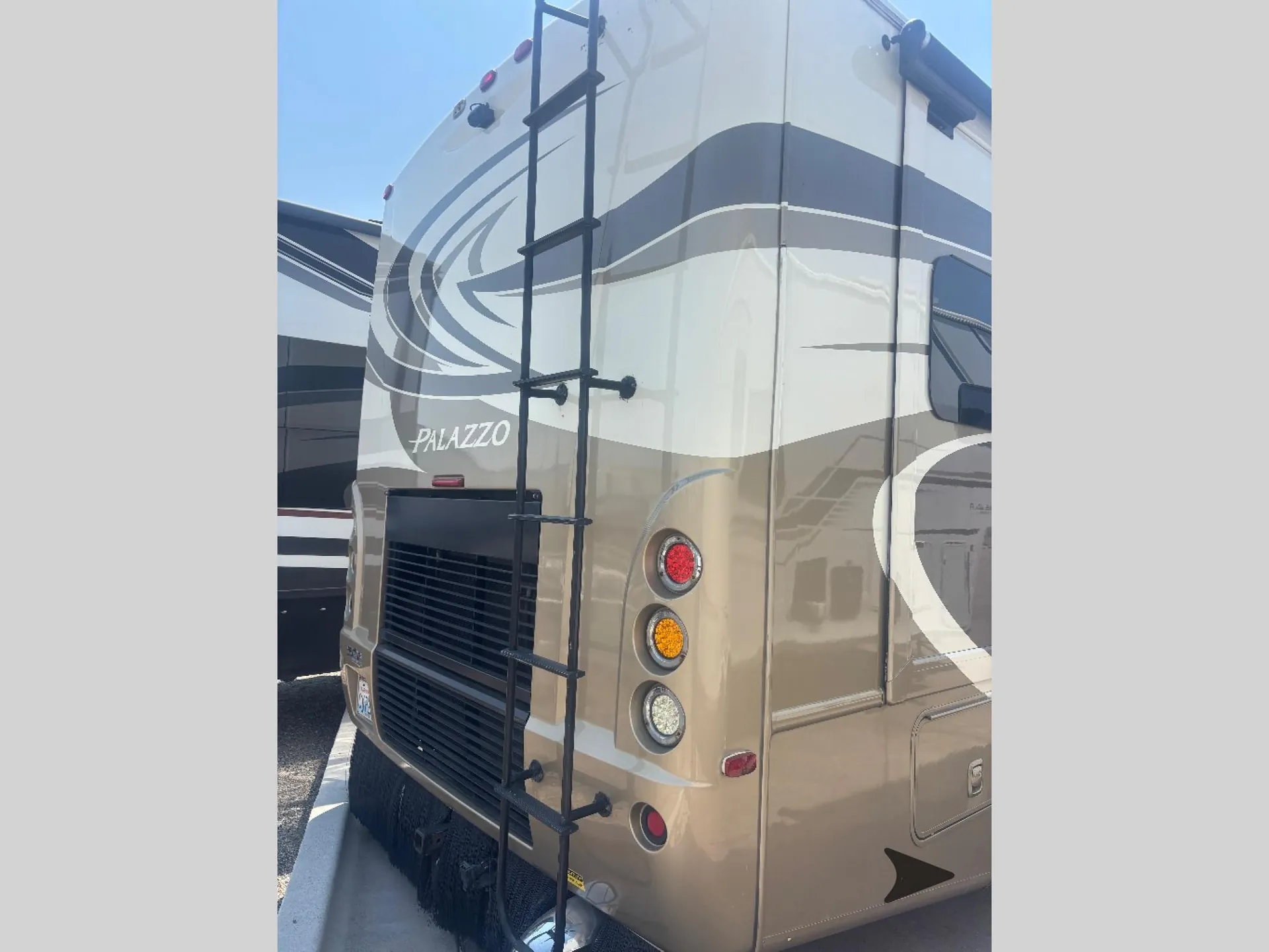 2014 Thor Motor Coach Palazzo 33.2 - Photo 4