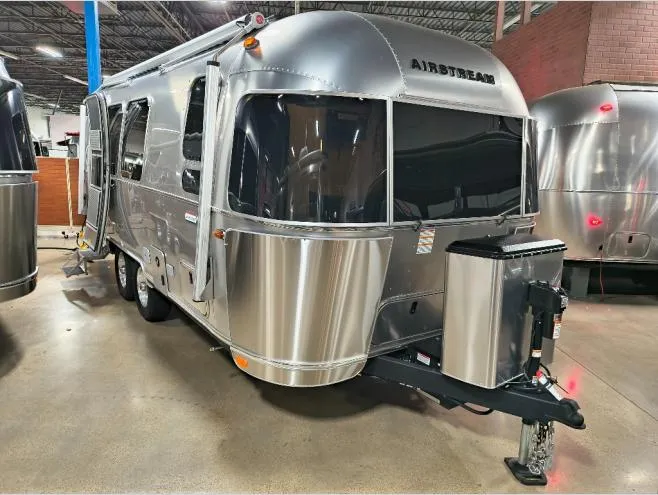 2026 Airstream International 23FB - Photo 3
