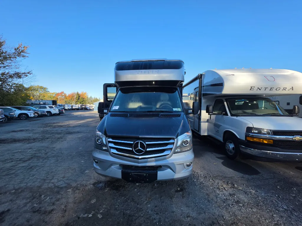 2019 Tiffin Wayfarer 24 TW, Photos photo 3