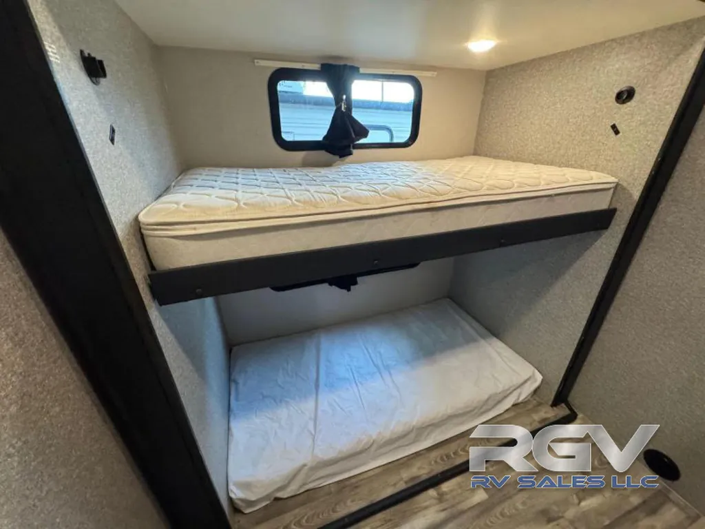 2022 Highland Ridge Silverstar XLT 354MBH, Photos photo 24
