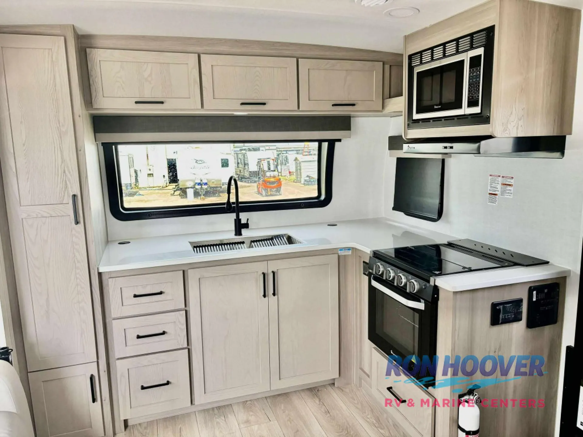 2026 Forest River Rockwood Mini Lite 2506FK — Photo 6
