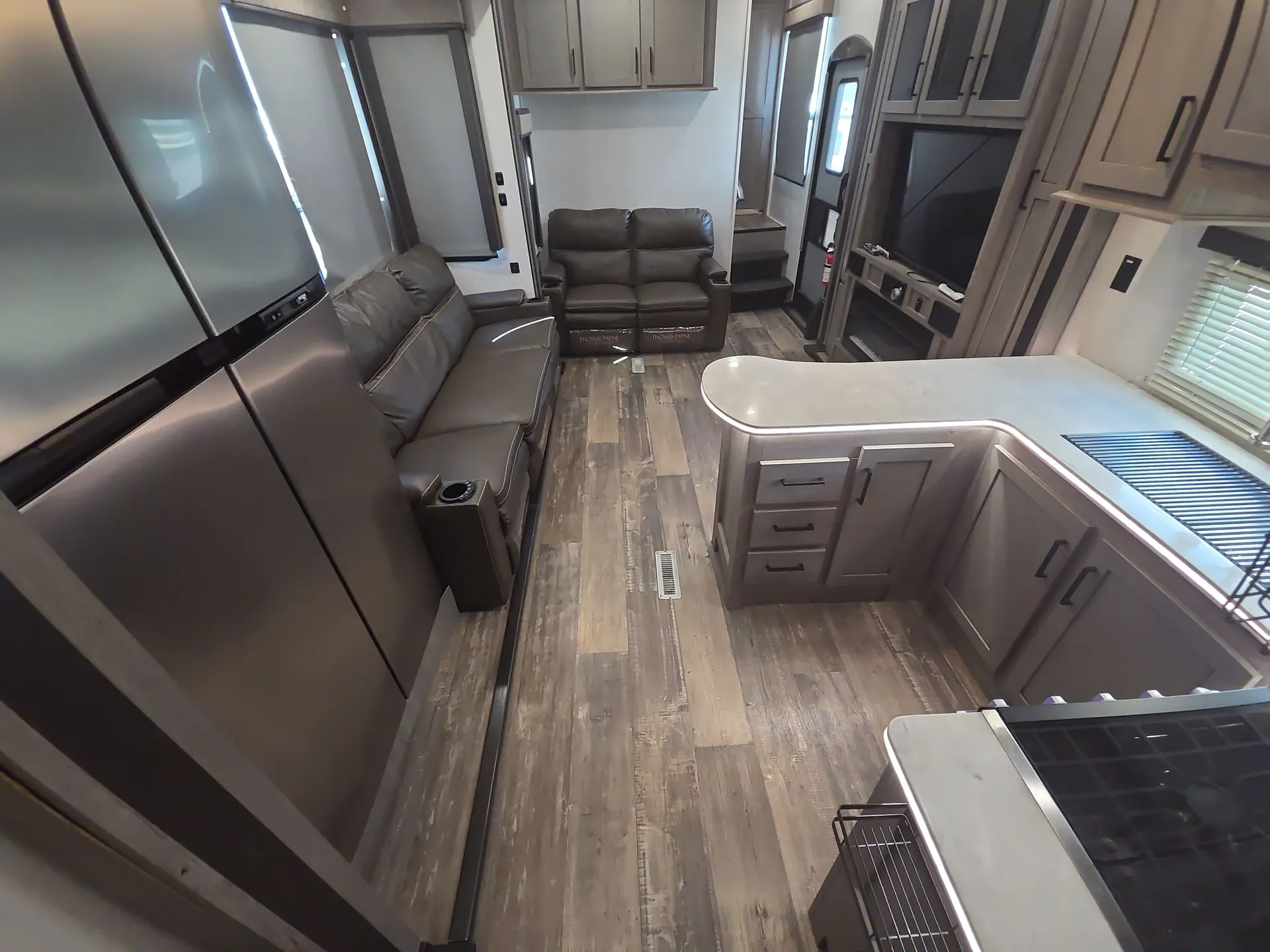 2020 Keystone Raptor 423 — living area main