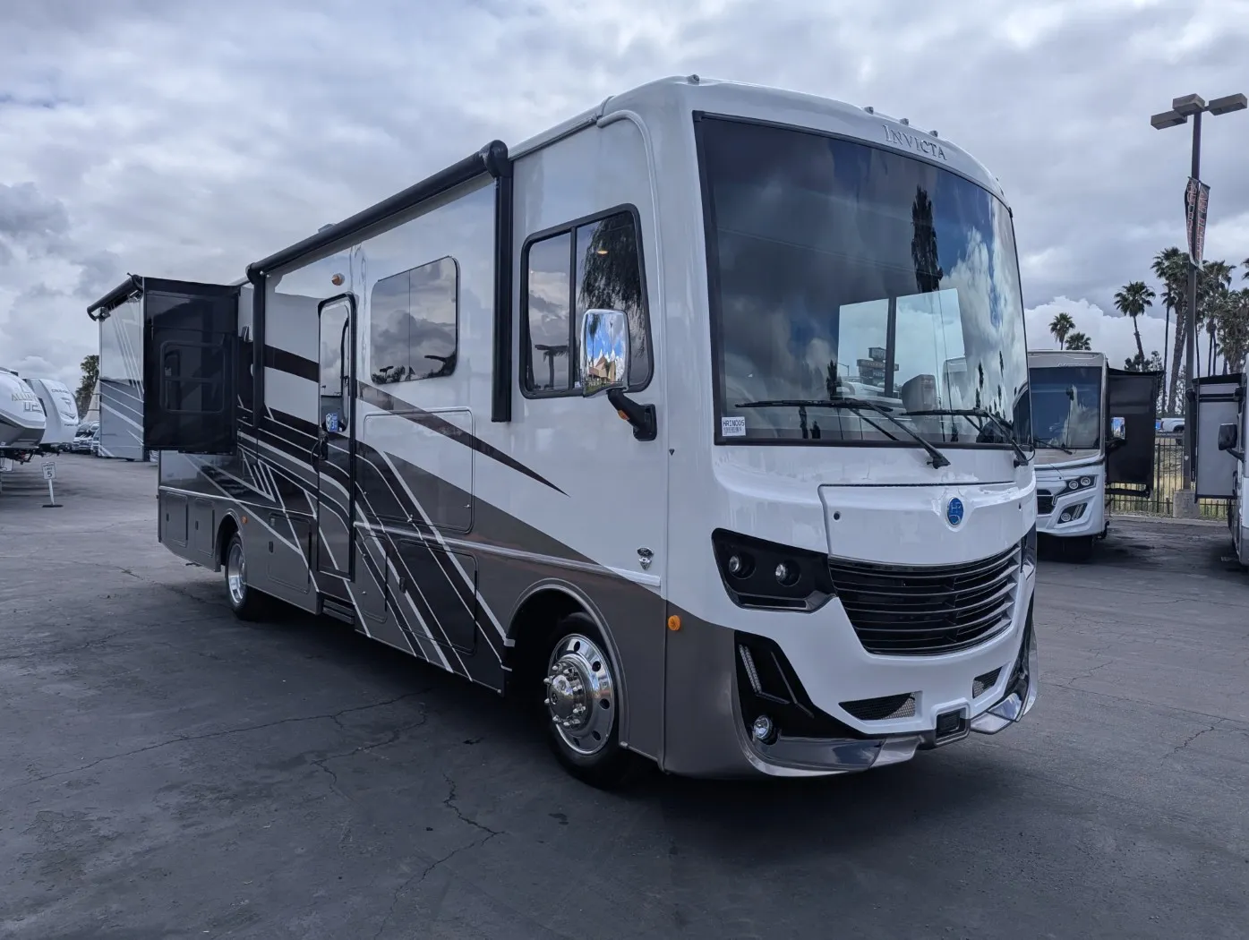 2026 Holiday Rambler Invicta 33HB - Photo 2