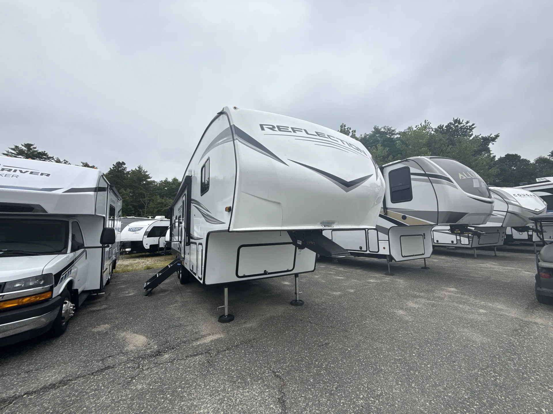 2024 Grand Design Reflection 100 Series 27BH dealer photo 1 from Camping World