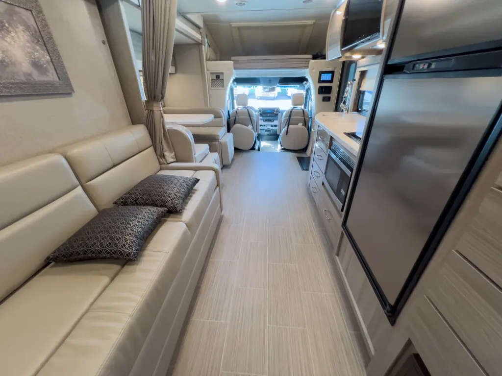 2021 Thor Motor Coach Tiburon 24FB, Photos photo 3