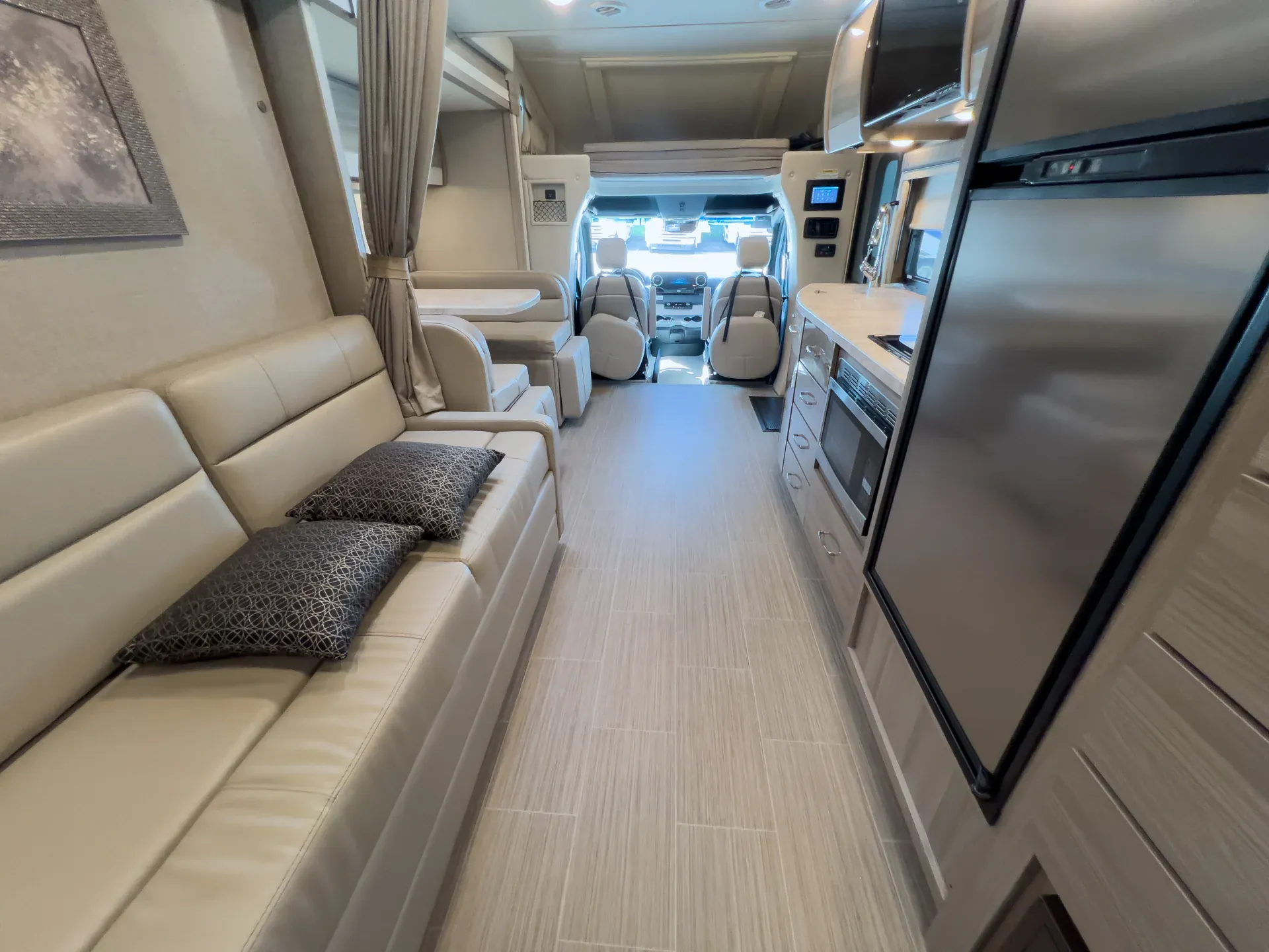 2021 Thor Motor Coach Tiburon 24FB - Photo 4