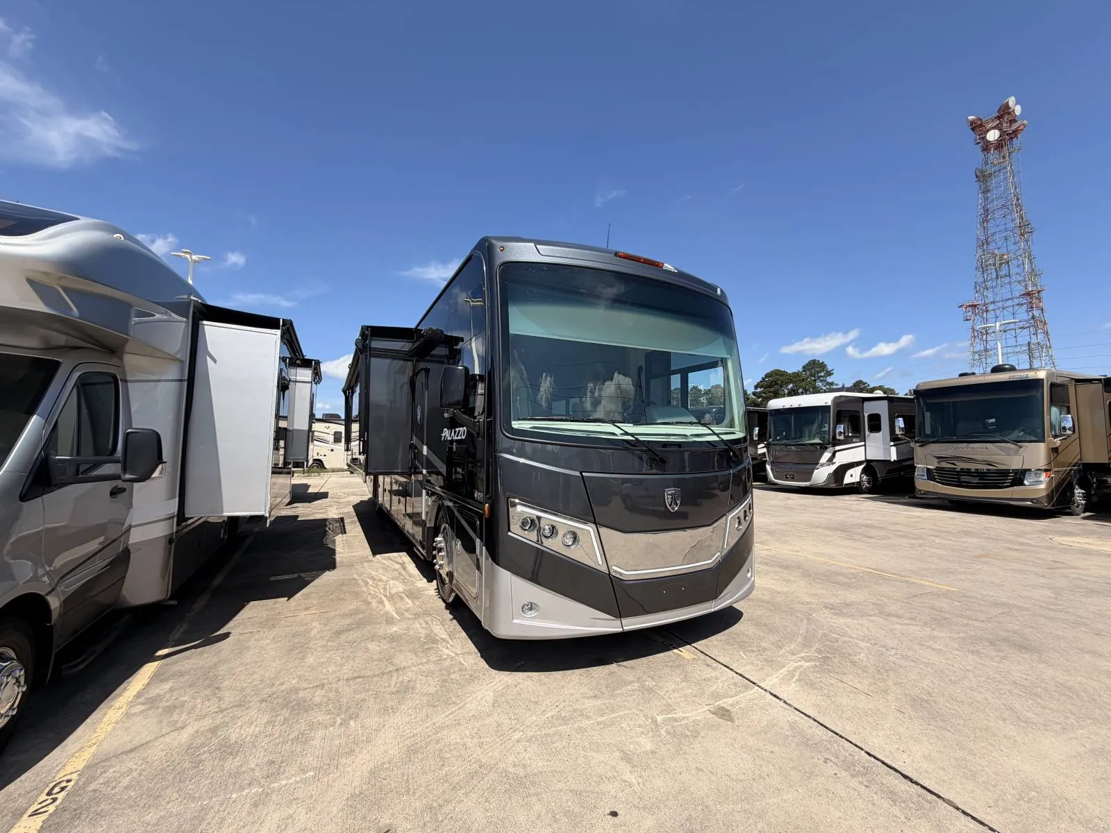 2027 Thor Motor Coach Palazzo 37.5 - Photo 2
