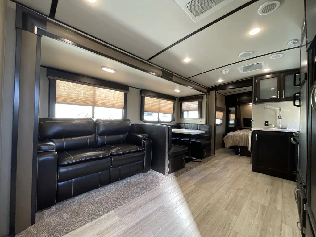 2017 Grand Design Imagine 2800BH, Photos photo 9
