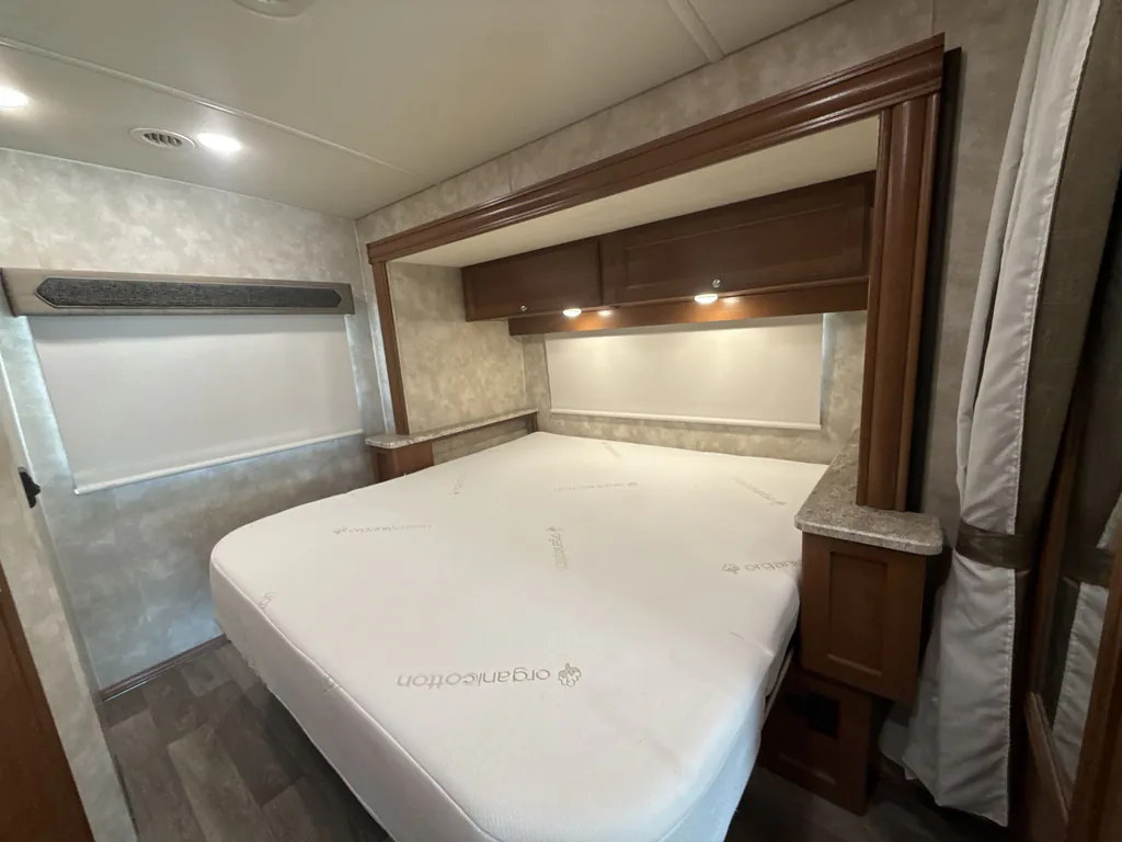2019 Winnebago Sunstar 27P, Photos photo 15