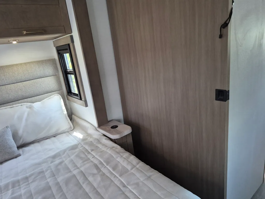 2027 Entegra Coach Vision XL 36C, Photos photo 16