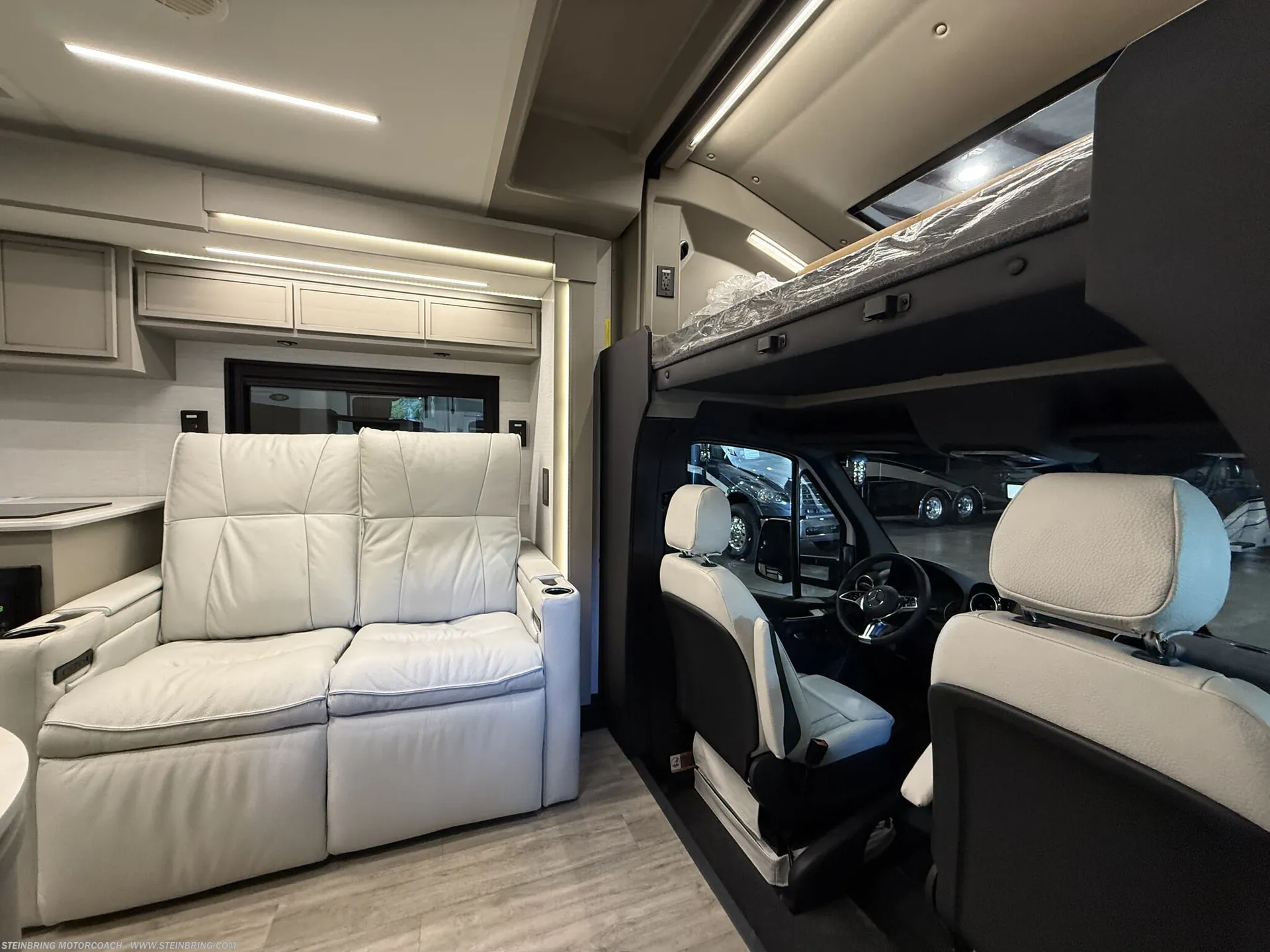 2027 Newmar Freedom Aire 2512 - Photo 3