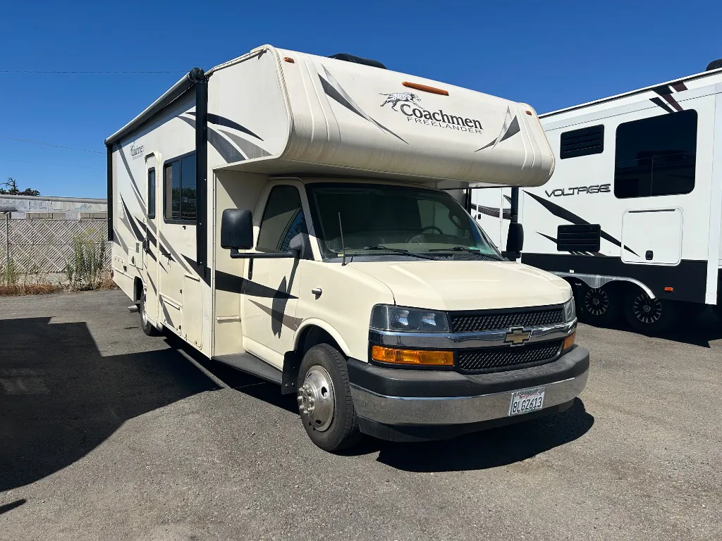 2020 Coachmen Freelander 26DS - Photo 2
