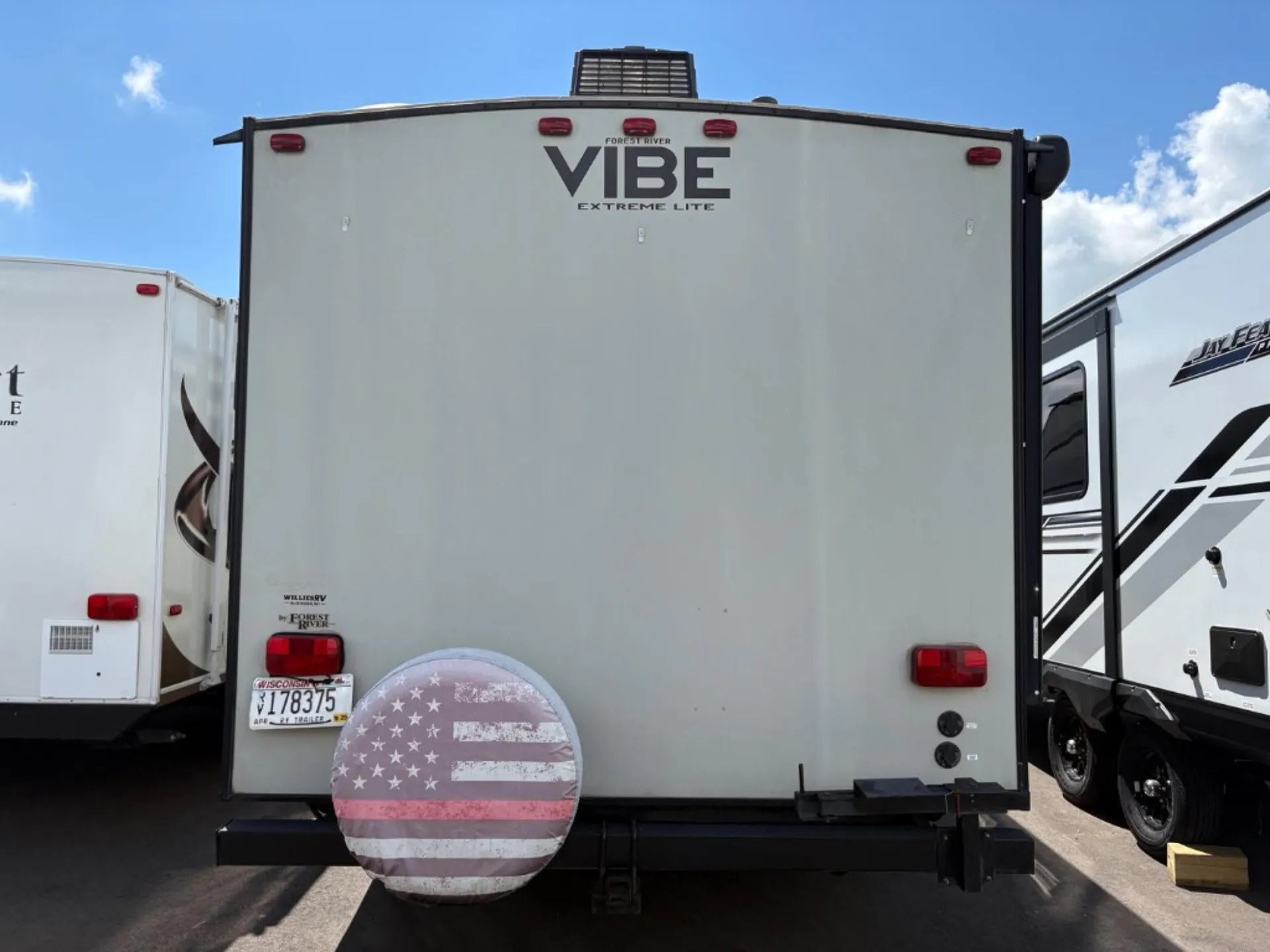 2016 Forest River Vibe Extreme Lite 250BHS dealer photo 5 from Willie's RV