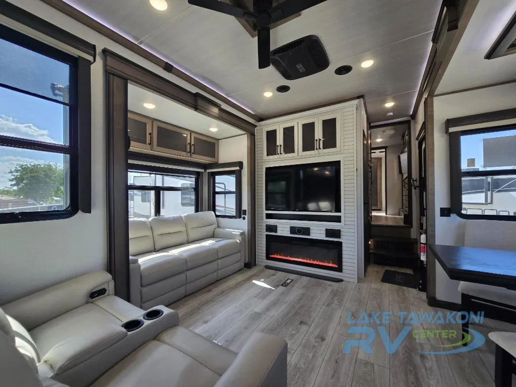 2024 Keystone Montana 3901RK, Photos photo 9