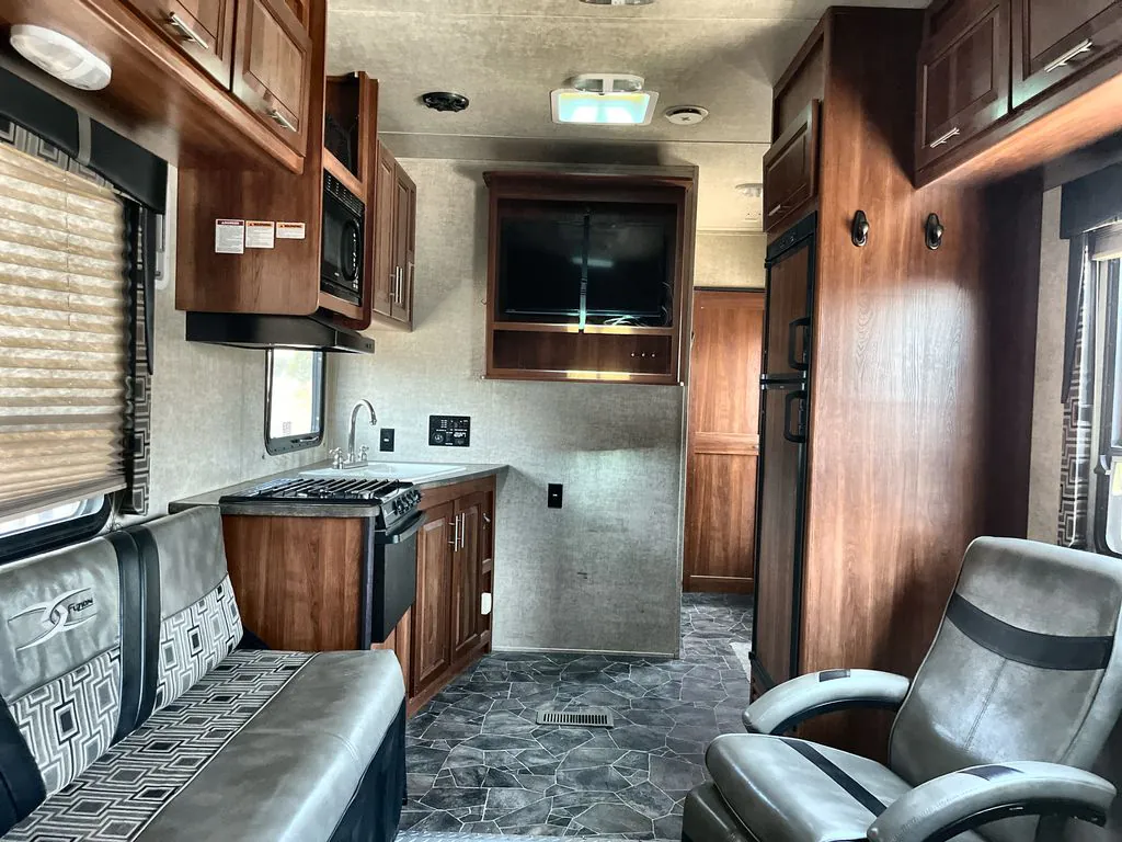 2014 Keystone Fuzion 260 - Photo 2