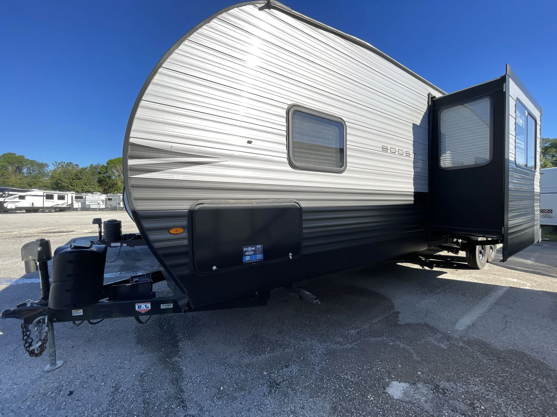 2022 Forest River XLR Boost 31QB — off campside