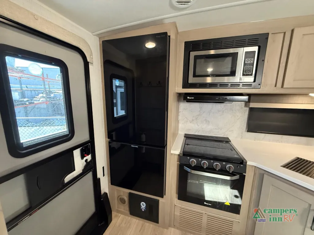 2025 Forest River Rockwood Ultra Lite 2614BS, Photos photo 12