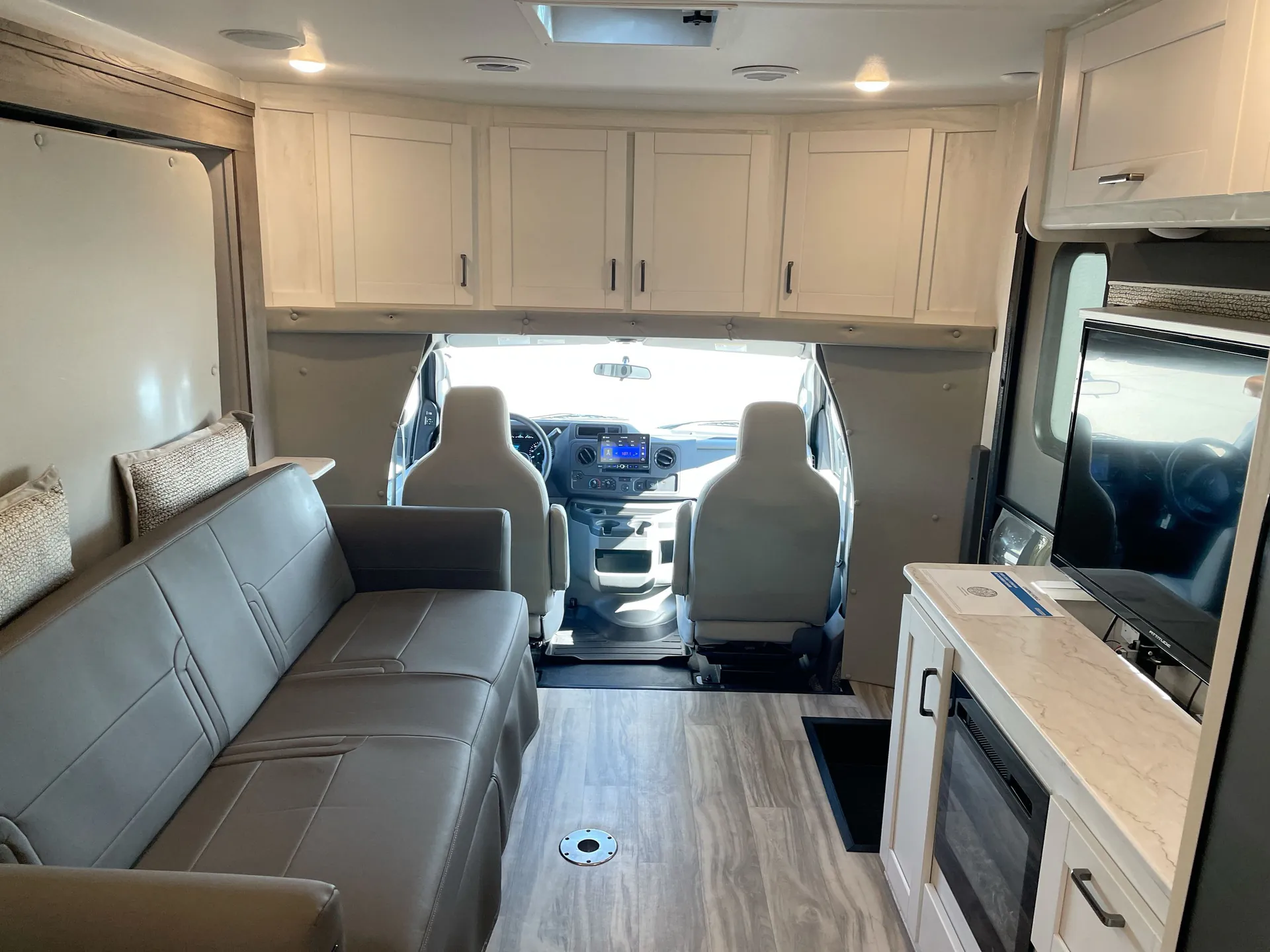 2025 Gulf Stream BT Cruiser 5240 — living area main